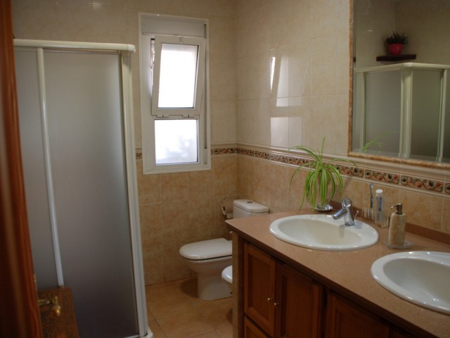 4 Soveroms Villa i Estepona