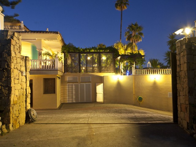 7 Makuuhuoneen Huvila Puerto Banús