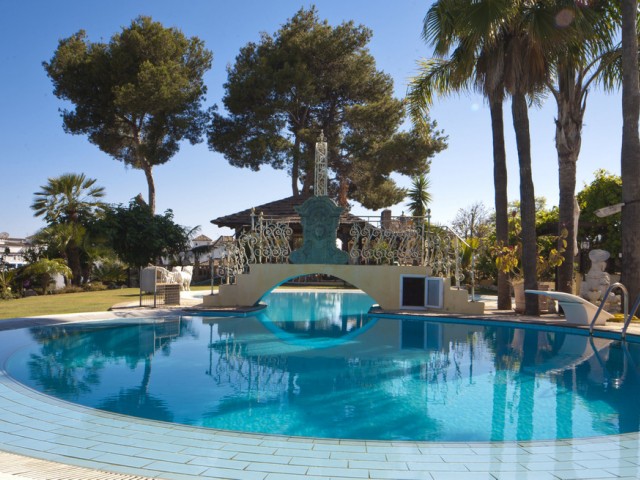 7 Makuuhuoneen Huvila Puerto Banús