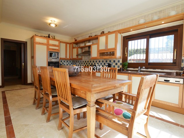 5 Slaapkamer Villa in Nueva Andalucía