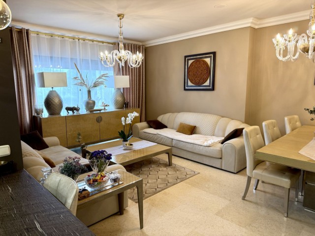 5 Bedrooms Apartment in Benahavís