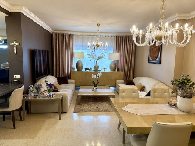 5 Bedrooms Apartment in Benahavís