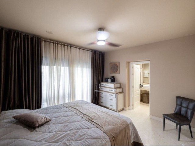 5 Bedrooms Apartment in Benahavís