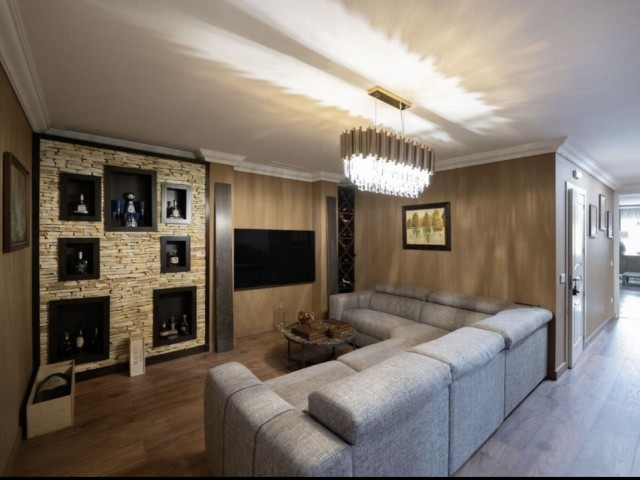 5 Bedrooms Apartment in Benahavís