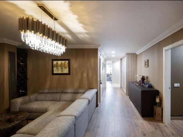 5 Bedrooms Apartment in Benahavís