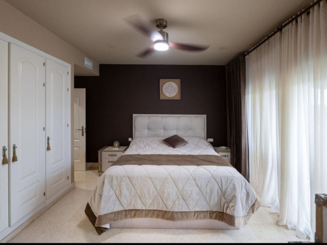 5 Bedrooms Apartment in Benahavís