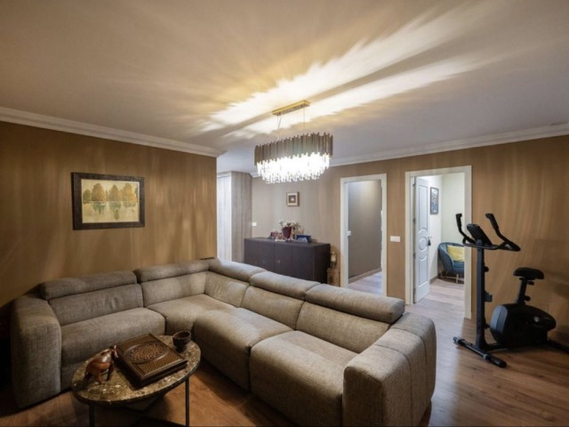 5 Bedrooms Apartment in Benahavís