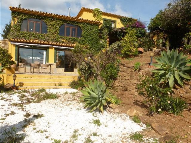 6 Soveroms Villa i Estepona