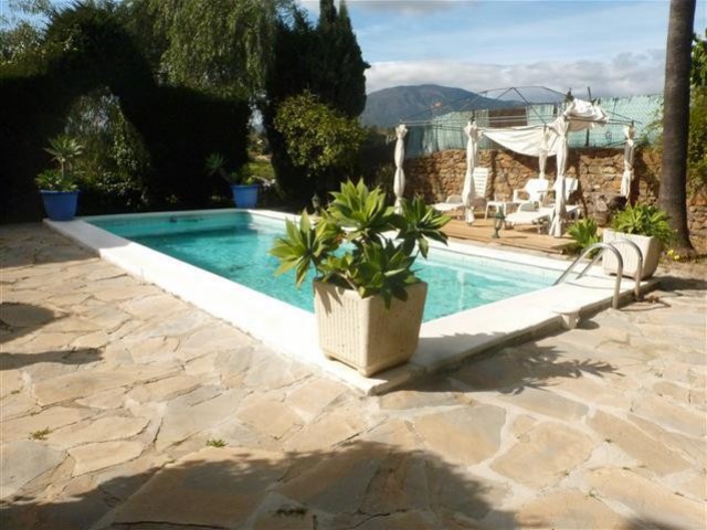 6 Soveroms Villa i Estepona