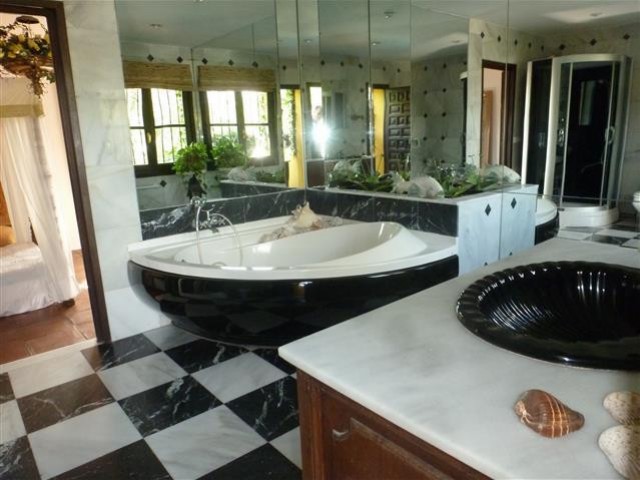 6 Soveroms Villa i Estepona