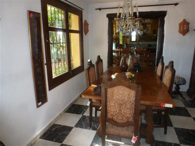 6 Soveroms Villa i Estepona