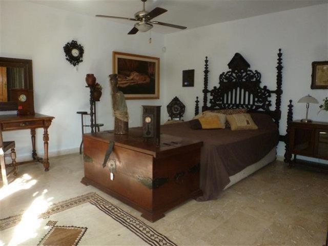 6 Soveroms Villa i Estepona