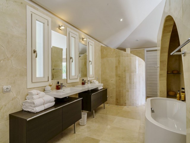 5 Bedrooms Villa in El Madroñal