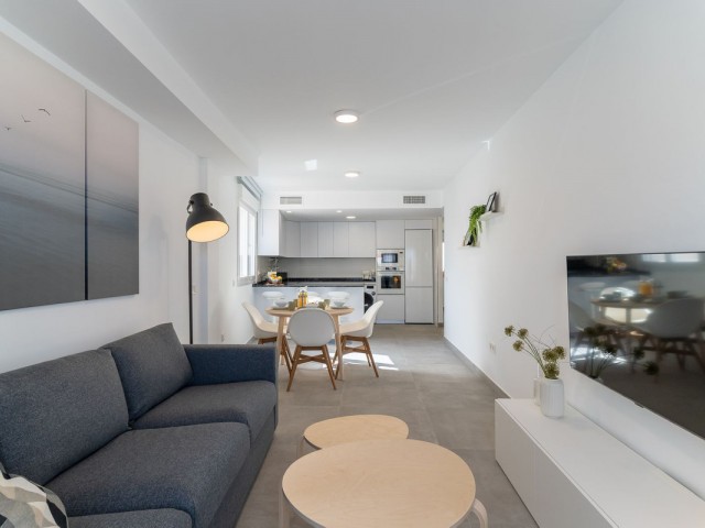 Commercial avec 17 Chambres  à Mijas Costa