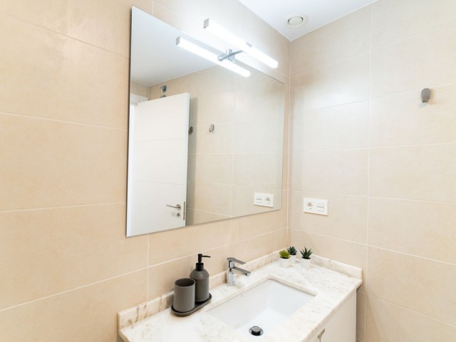 Commercial avec 17 Chambres  à Mijas Costa