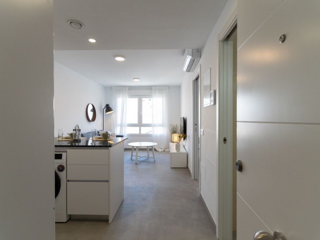 Commercial avec 17 Chambres  à Mijas Costa