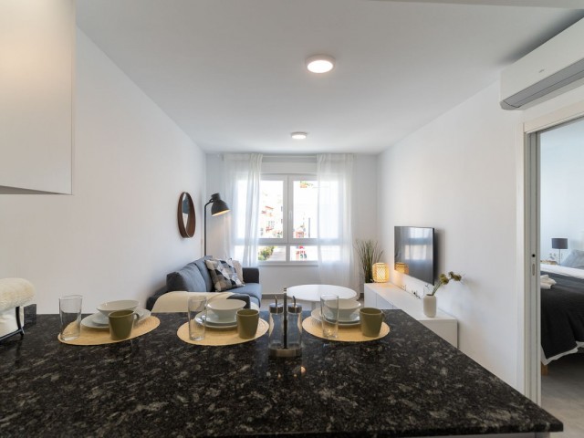 Commercial avec 17 Chambres  à Mijas Costa