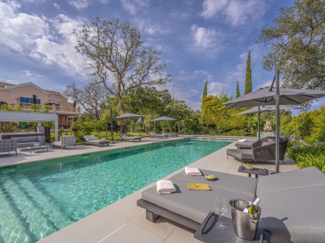 Villa avec 6 Chambres  à San Roque Club