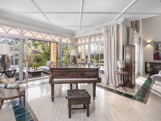 Villa avec 6 Chambres  à San Roque Club