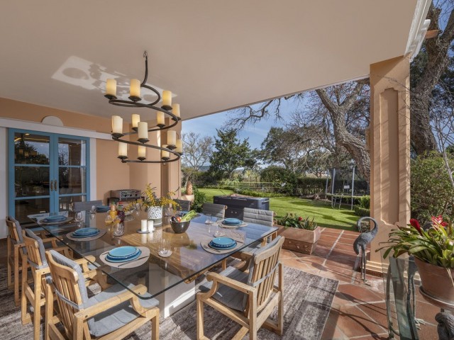 Villa avec 6 Chambres  à San Roque Club