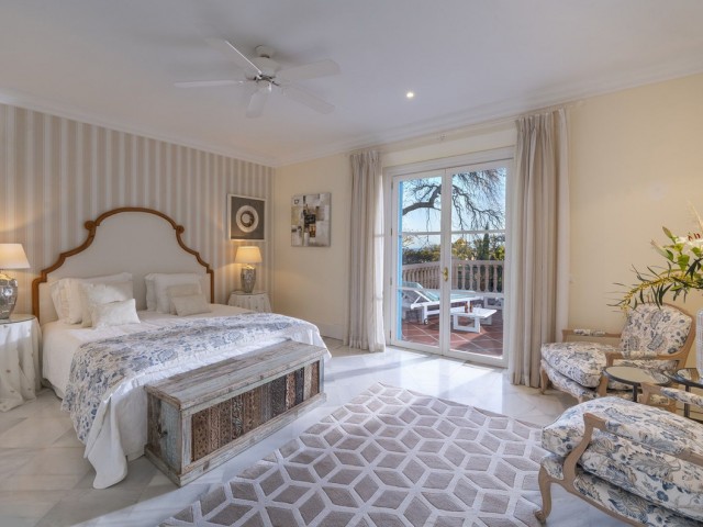 Villa avec 6 Chambres  à San Roque Club