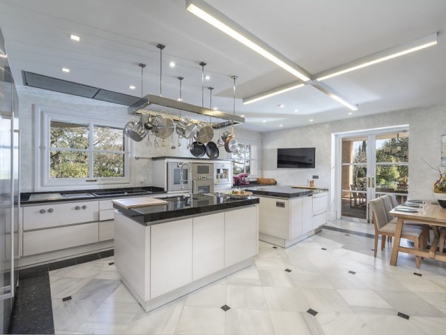 Villa avec 6 Chambres  à San Roque Club