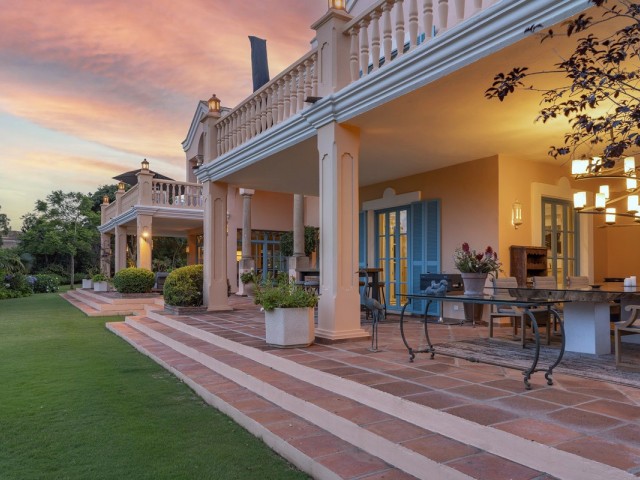 Villa avec 6 Chambres  à San Roque Club