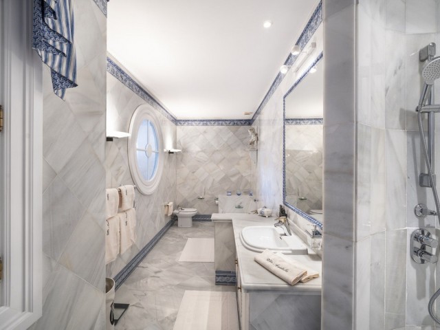 Villa avec 6 Chambres  à San Roque Club