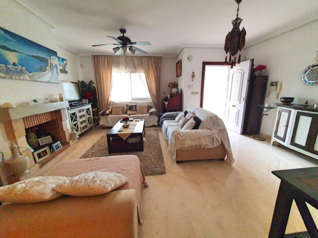 Townhouse, Costabella, R4050277