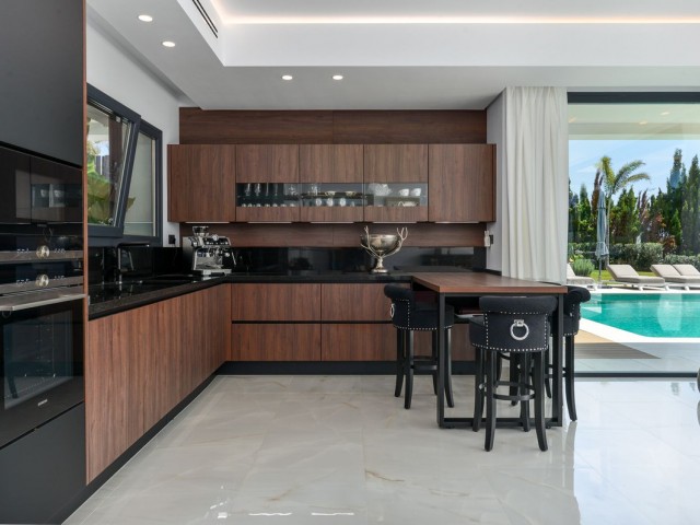 4 Soveroms Villa i Manilva