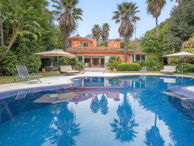 Villa con 4 Dormitorios  en Nagüeles