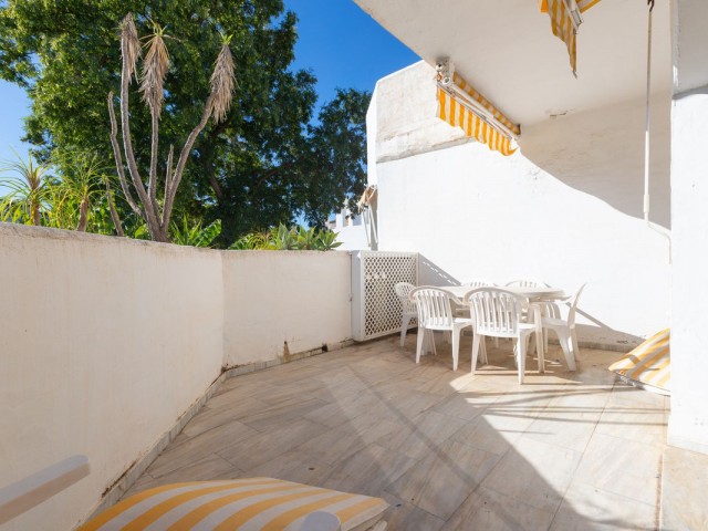 Apartamento con 3 Dormitorios  en Elviria