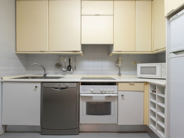 Apartamento con 3 Dormitorios  en Elviria