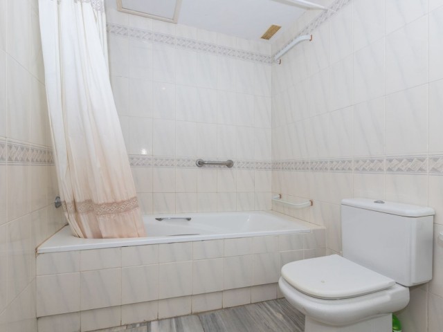Apartamento con 3 Dormitorios  en Elviria