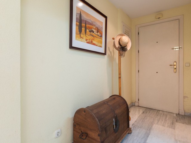 Apartamento con 3 Dormitorios  en Elviria