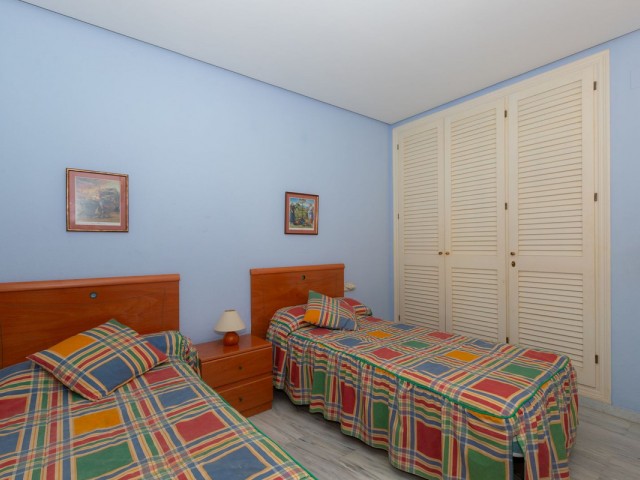 Apartamento con 3 Dormitorios  en Elviria