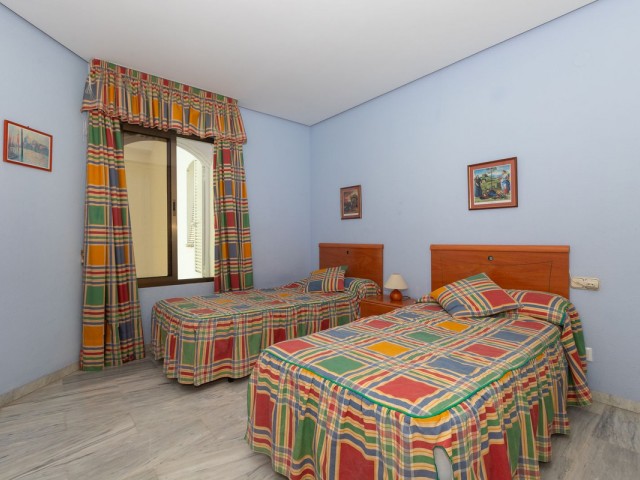 Apartamento con 3 Dormitorios  en Elviria
