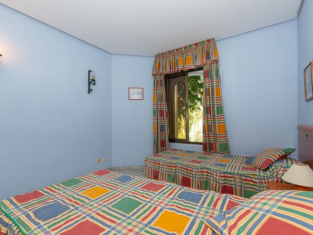 Apartamento con 3 Dormitorios  en Elviria