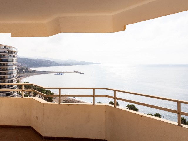 Apartamento con 4 Dormitorios  en Málaga