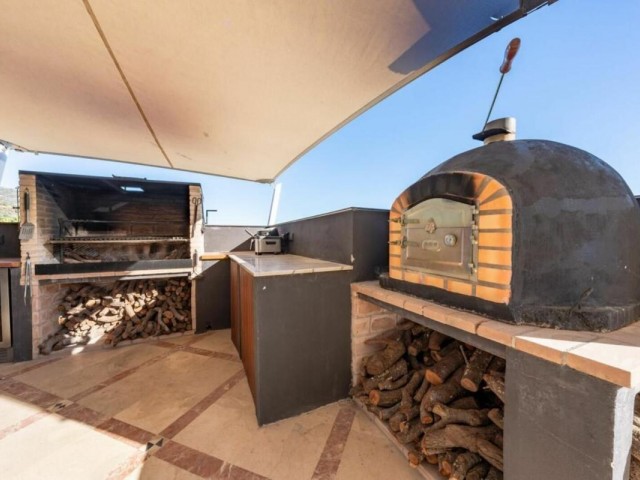 Penthouse, Sierra Blanca, R4640017