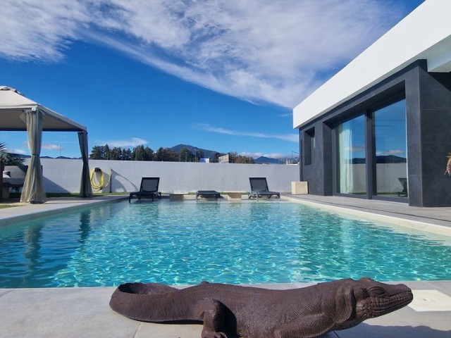 Villa, San Pedro de Alcántara, R4352458