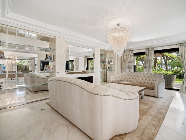 6 Bedrooms Villa in The Golden Mile
