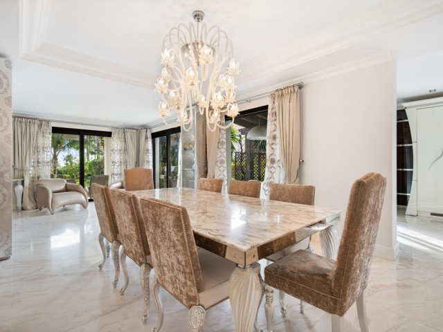 6 Bedrooms Villa in The Golden Mile