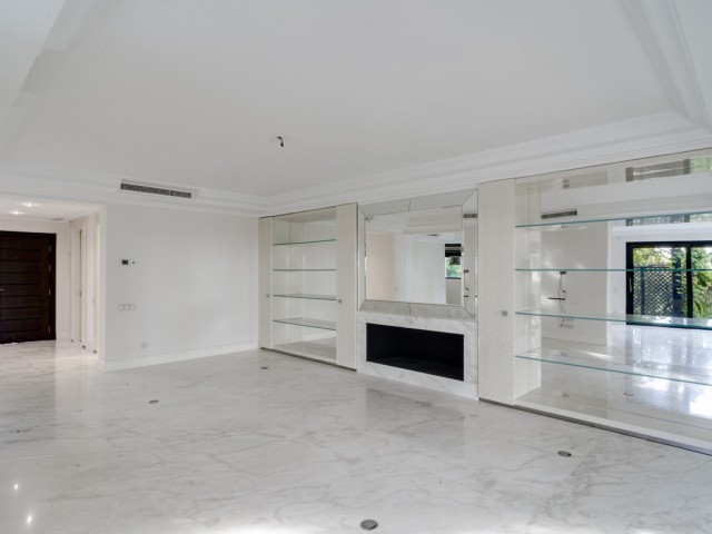 6 Bedrooms Villa in The Golden Mile