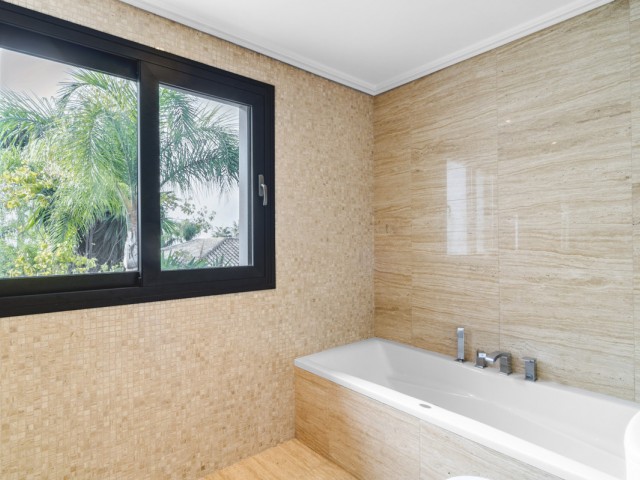 6 Bedrooms Villa in The Golden Mile