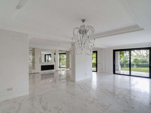 6 Bedrooms Villa in The Golden Mile