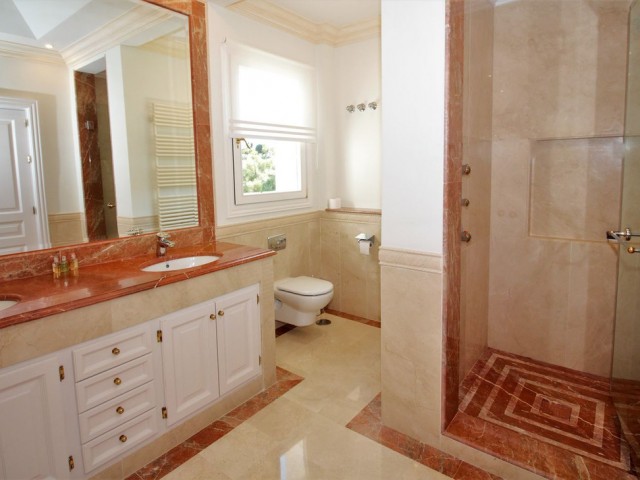 Villa avec 6 Chambres  à La Zagaleta