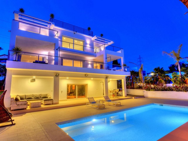 Villa avec 5 Chambres  à El Rosario