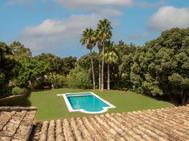 3 Makuuhuoneen Huvila San Roque Club