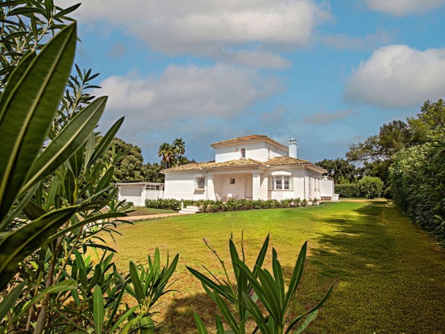 3 Makuuhuoneen Huvila San Roque Club